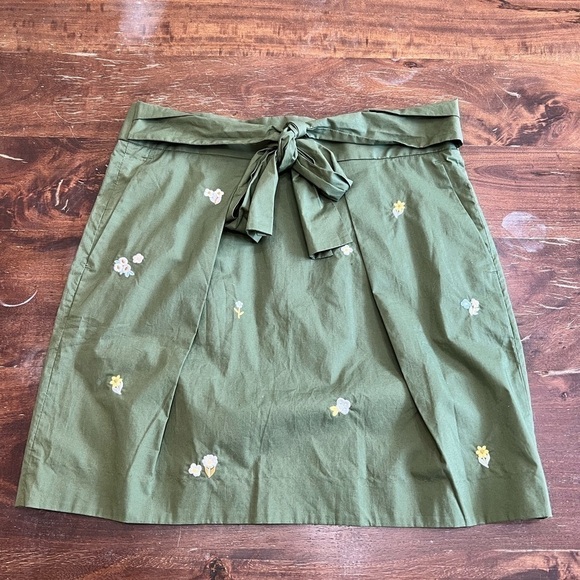 🆕 J CREW | NWT Green Skirt Casual High Rise Waist With Embroidery - Picture 2 of 5